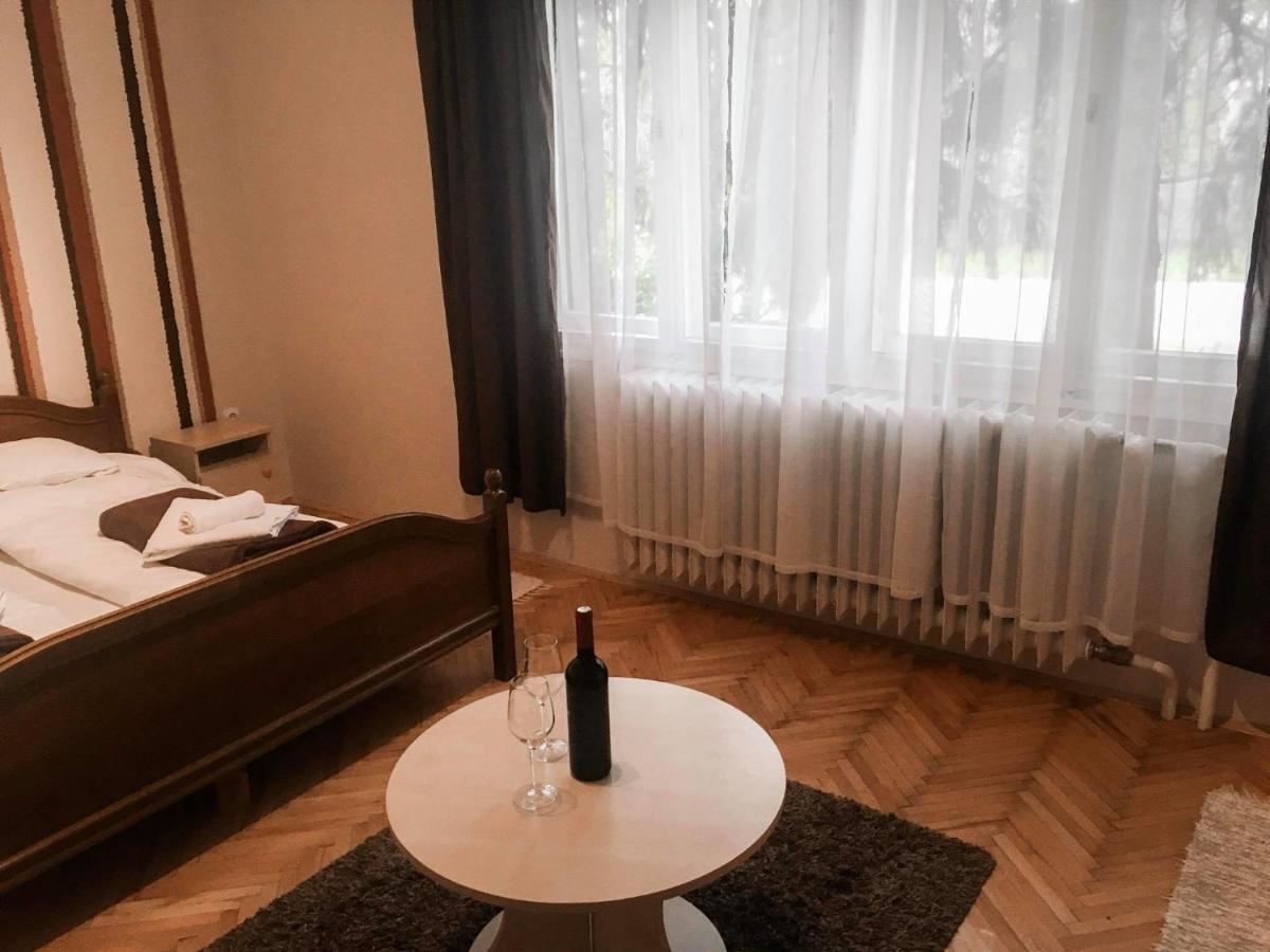 Tompos Vendeghaz Es Pince Ξενοδοχείο Villány Εξωτερικό φωτογραφία